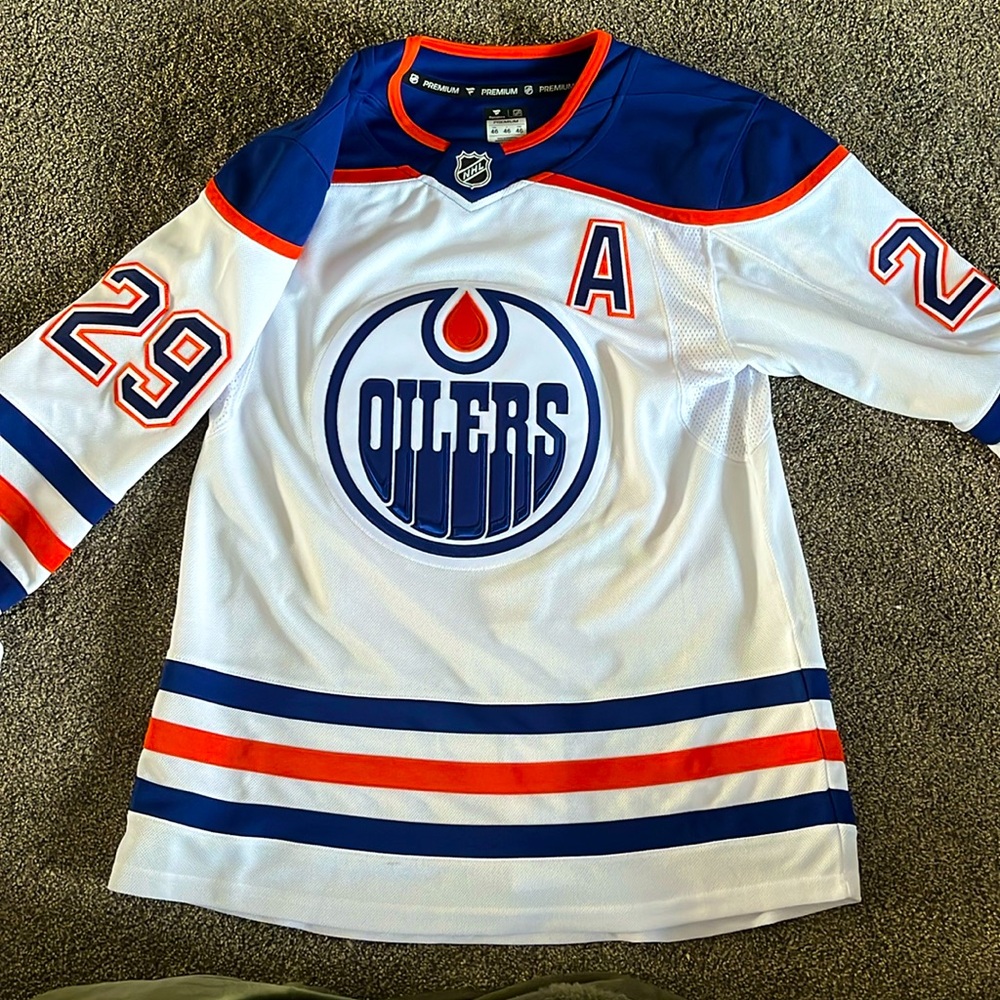💰SOLD💰Brand New Edmonton Oilers Jersey